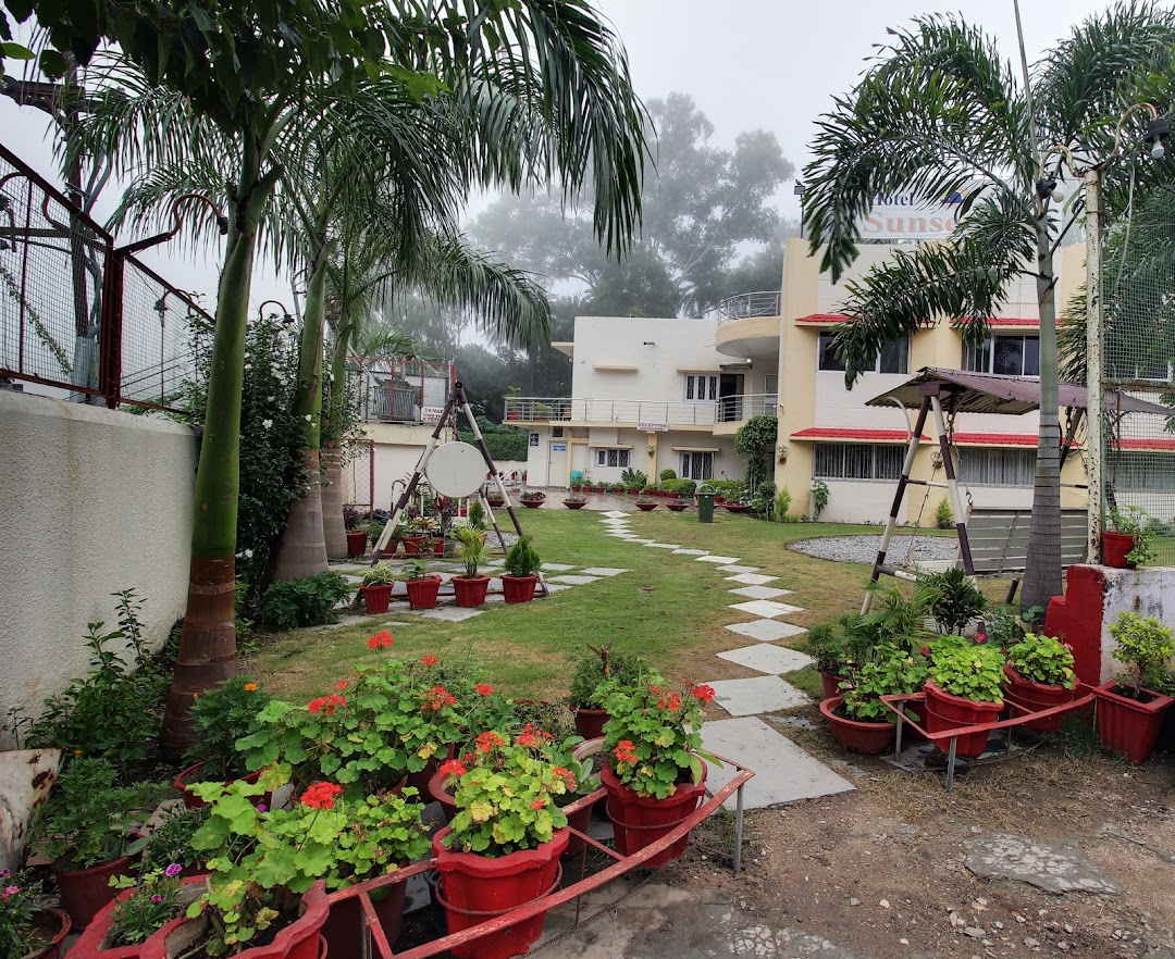 24-HOTEL-SUNSET-INN-MOUNT-ABU-WITH-SWIMMING-POOL-MARKET-MY-HOTEL